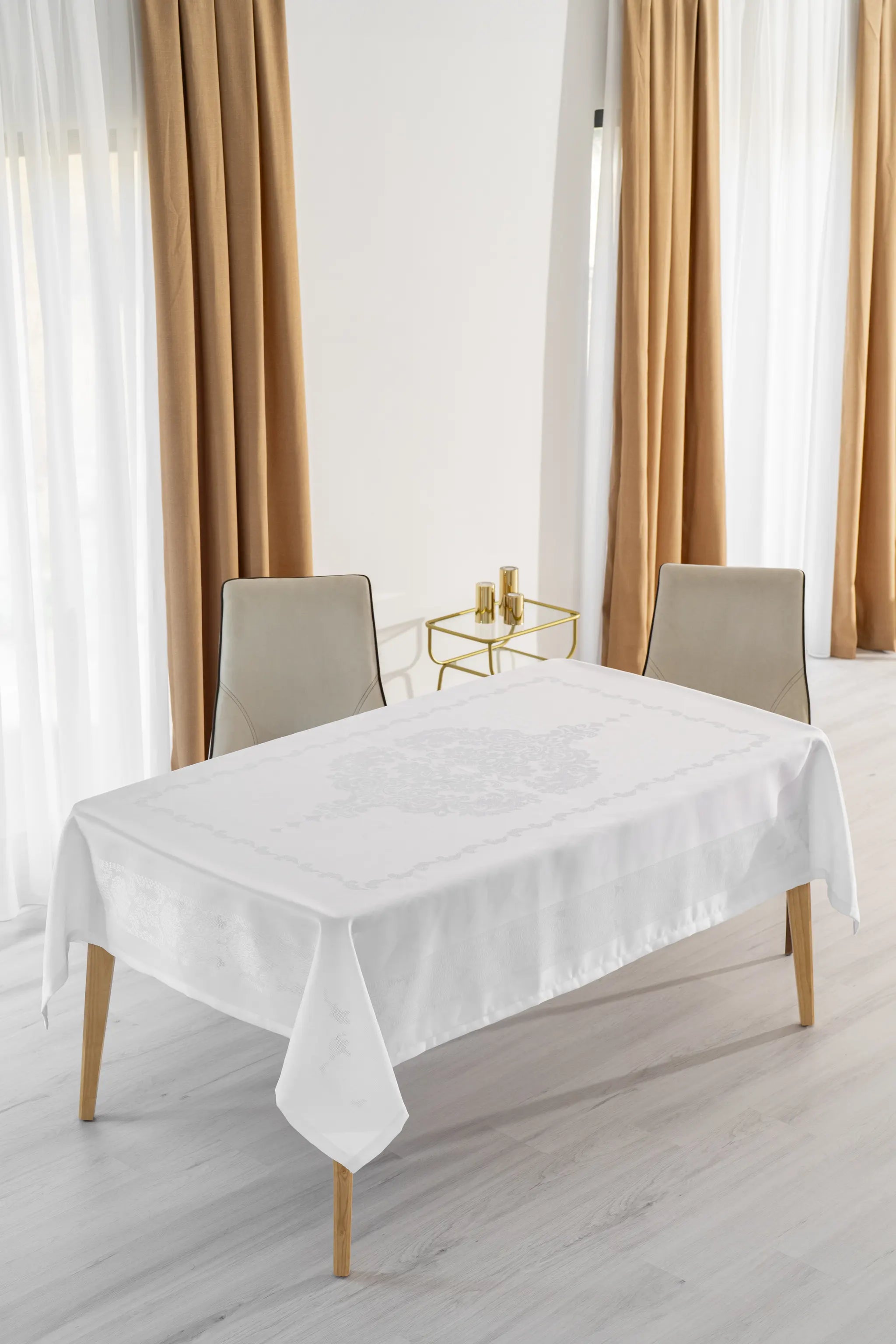 Jumbo Jacquard Tischdecke Weiß - Wasserabweisend - 160x220 cm