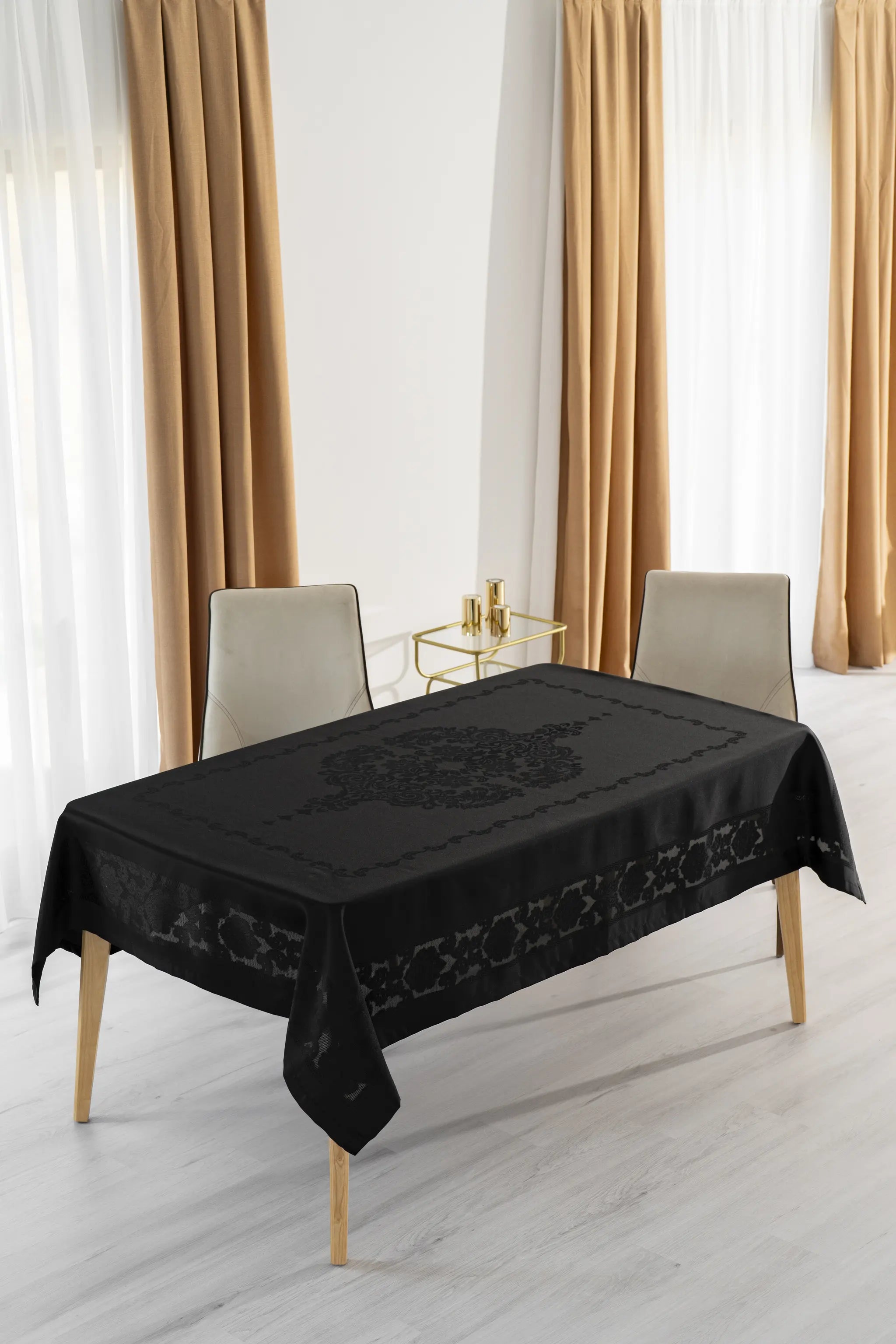 Jumbo Jacquard Tischdecke Schwarz - Wasserabweisend - 160x220 cm
