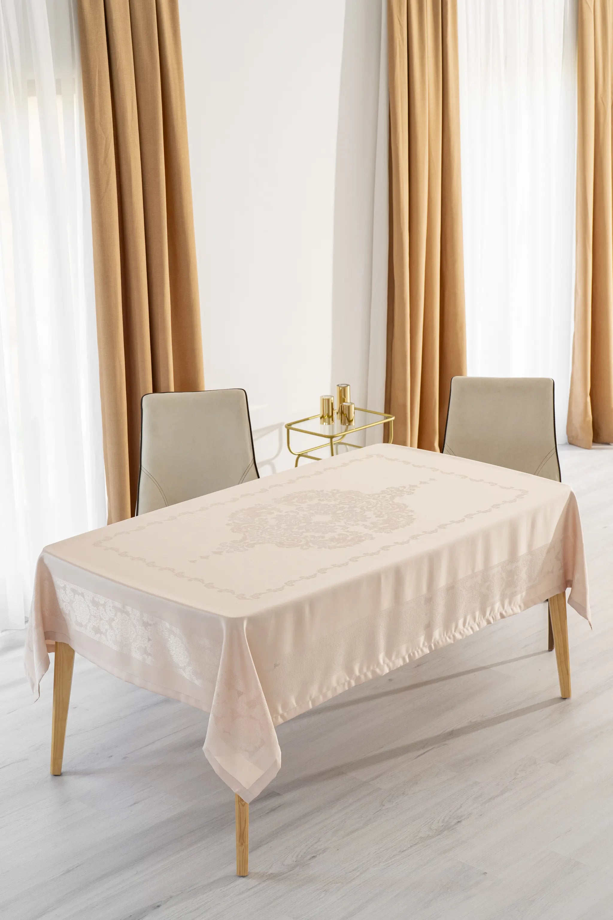 Jumbo Jacquard Tischdecke Beige - Wasserabweisend - 160x220 cm