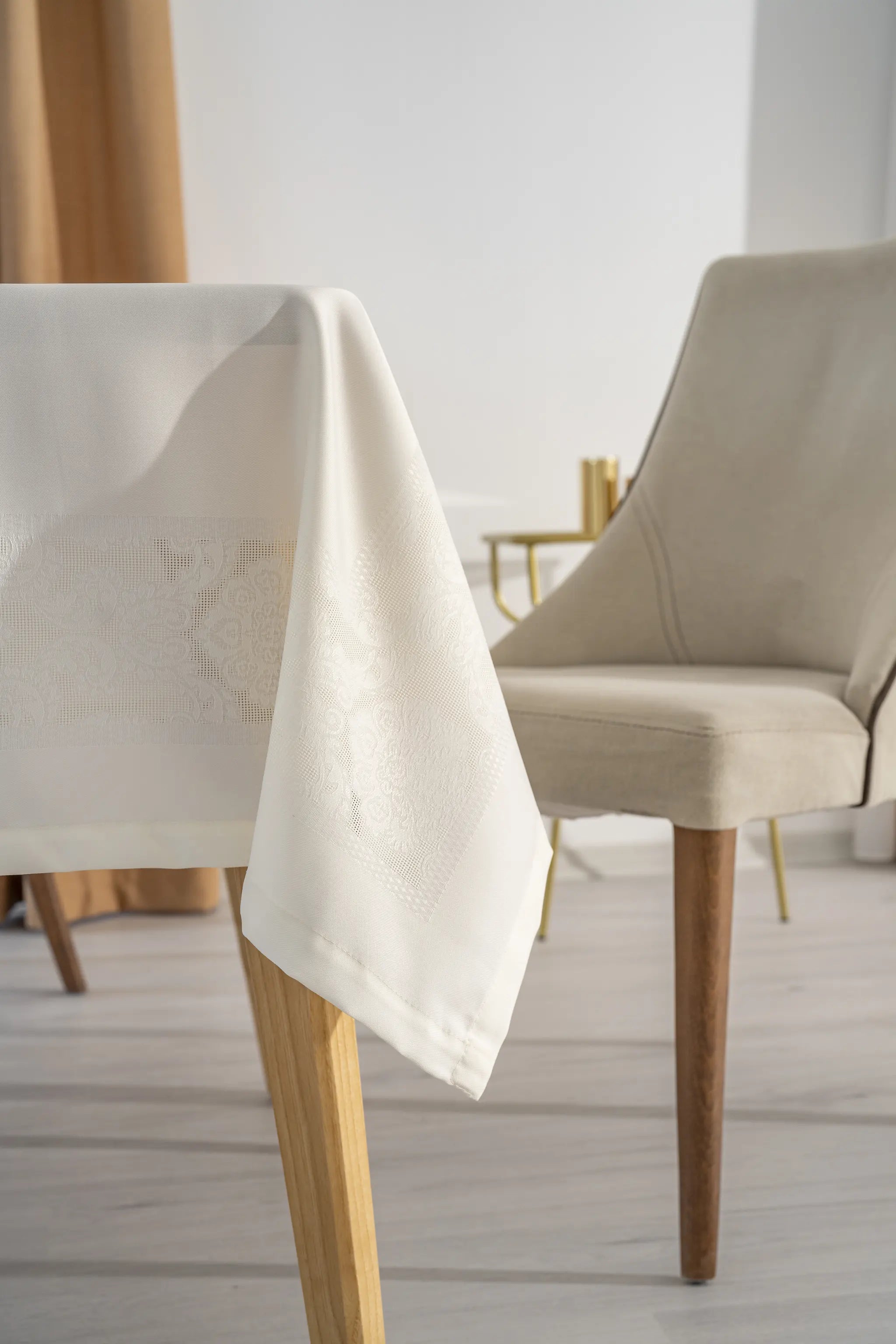 Jumbo Jacquard Tischdecke Creme - Wasserabweisend - 160x220 cm