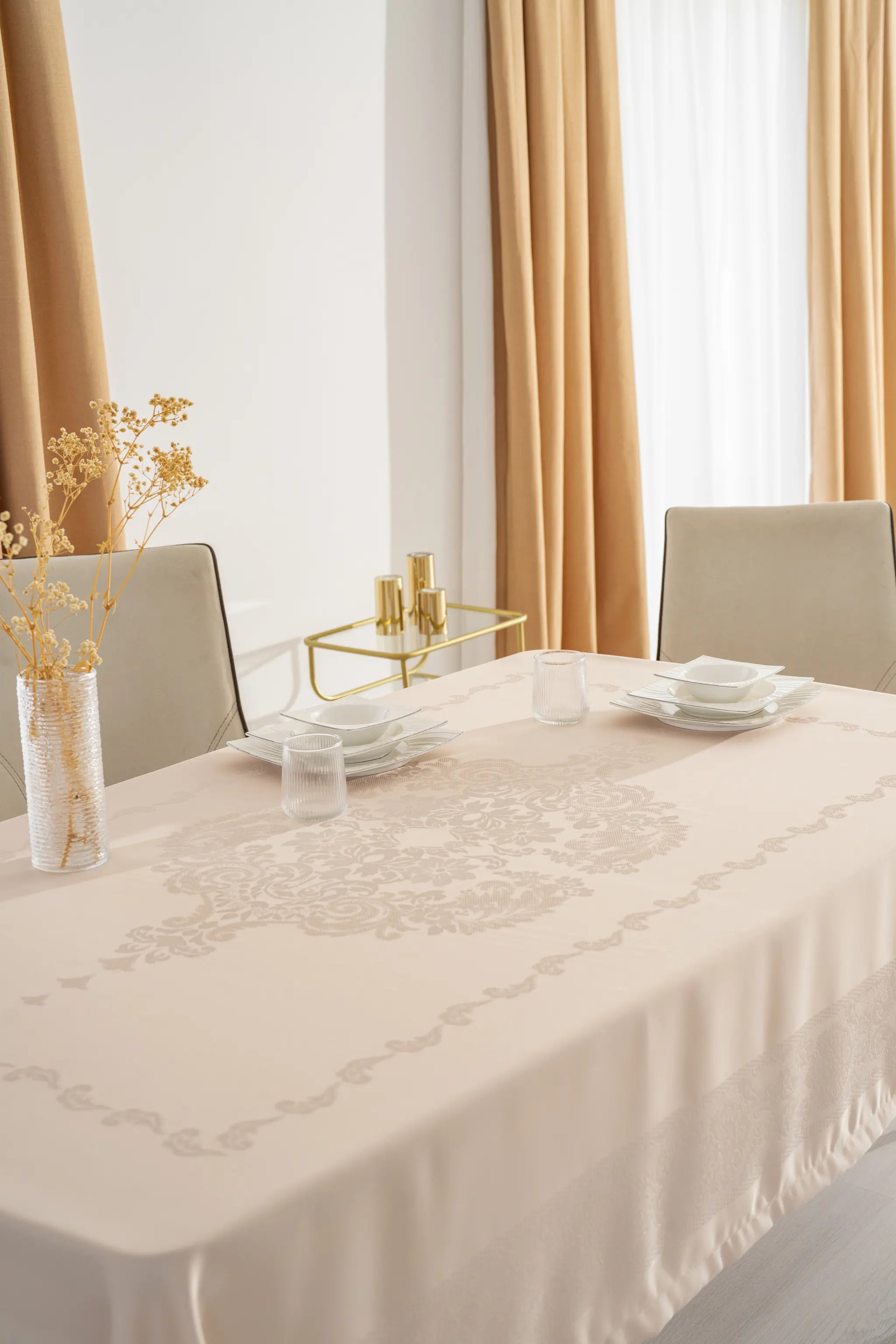 Jumbo Jacquard Tischdecke Beige - Wasserabweisend - 160x220 cm
