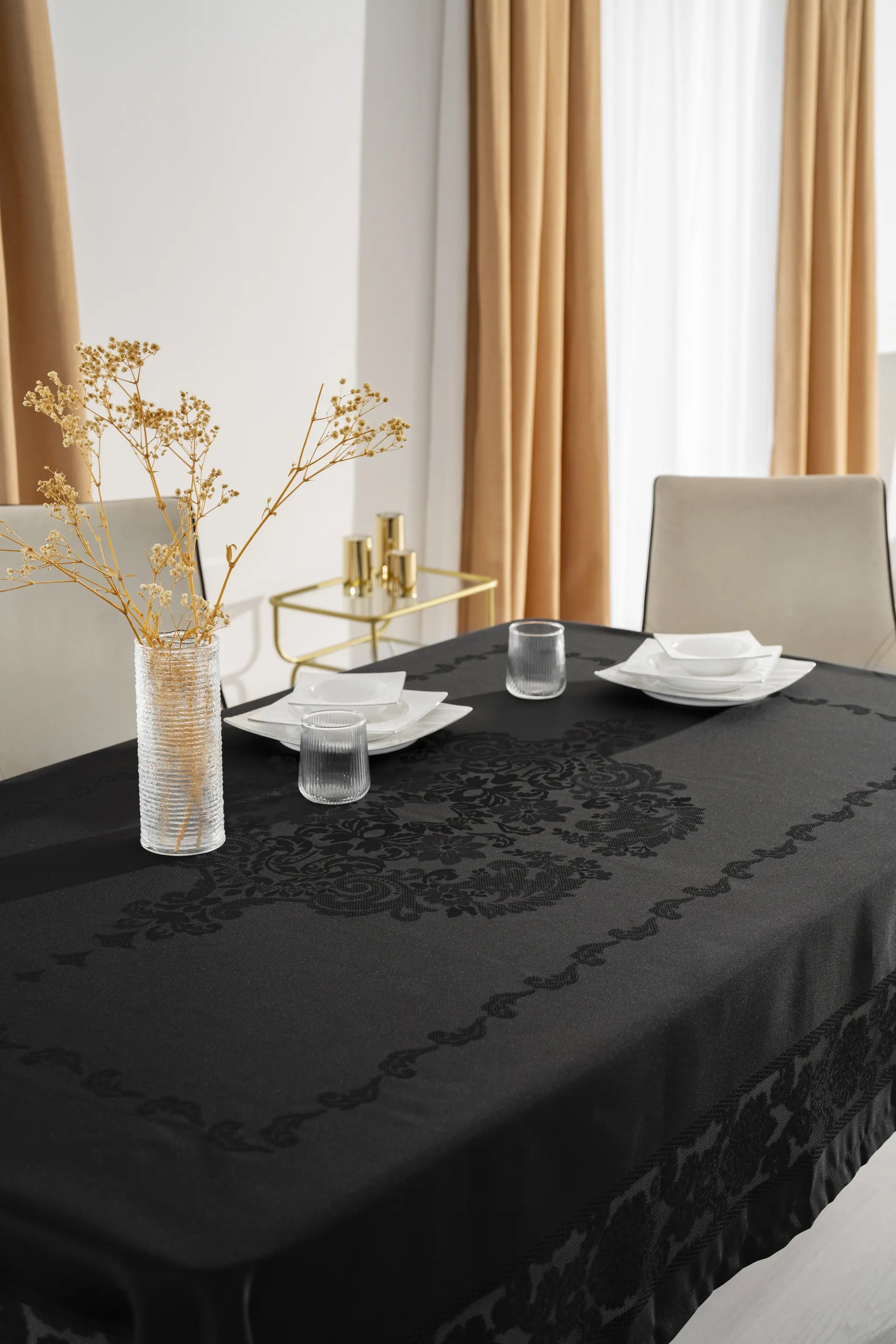 Jumbo Jacquard Tischdecke Schwarz - Wasserabweisend - 160x220 cm