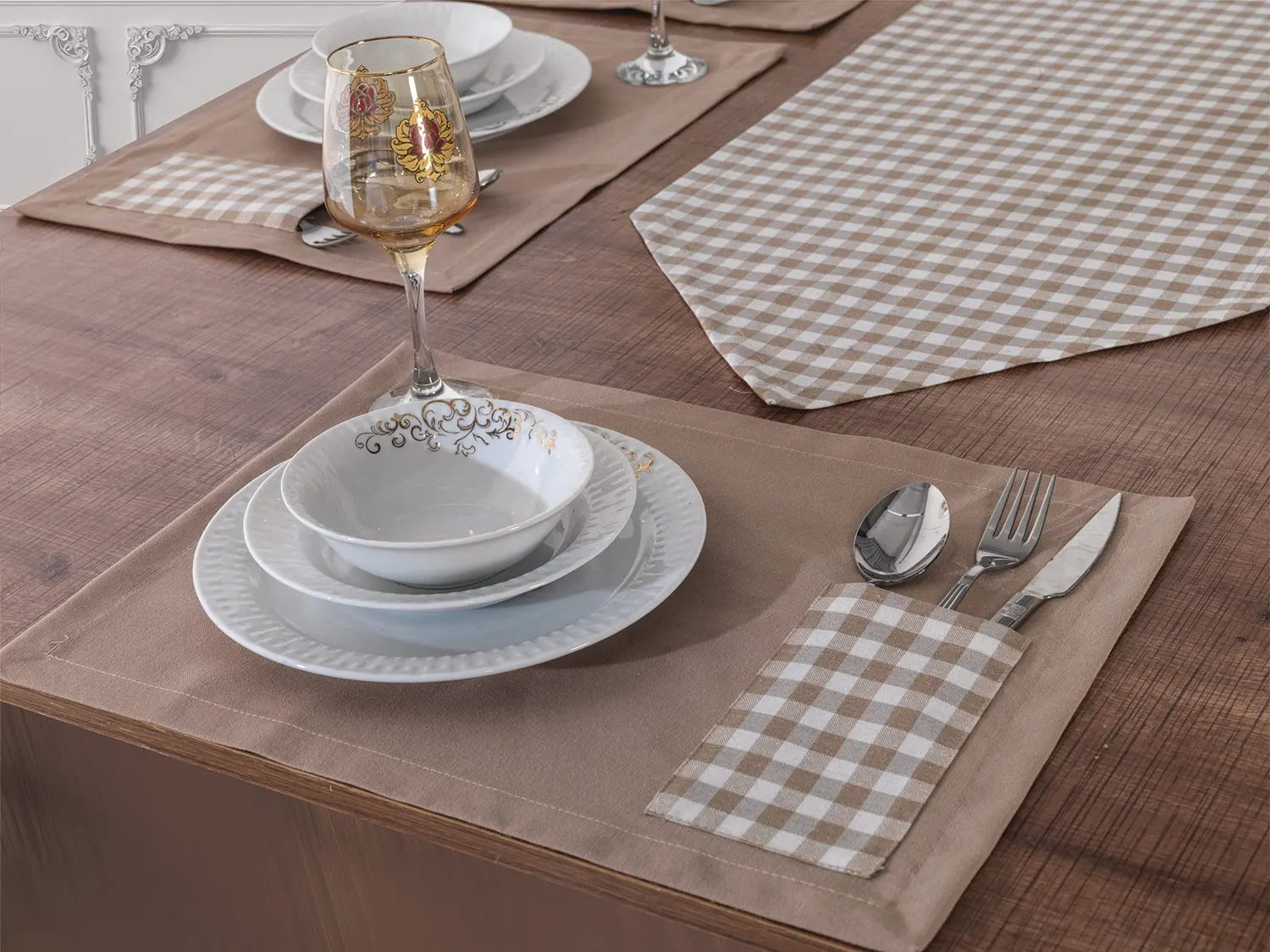 Moena Tischset & Tischläufer Beige - 7-teilig - Wasserabweisend