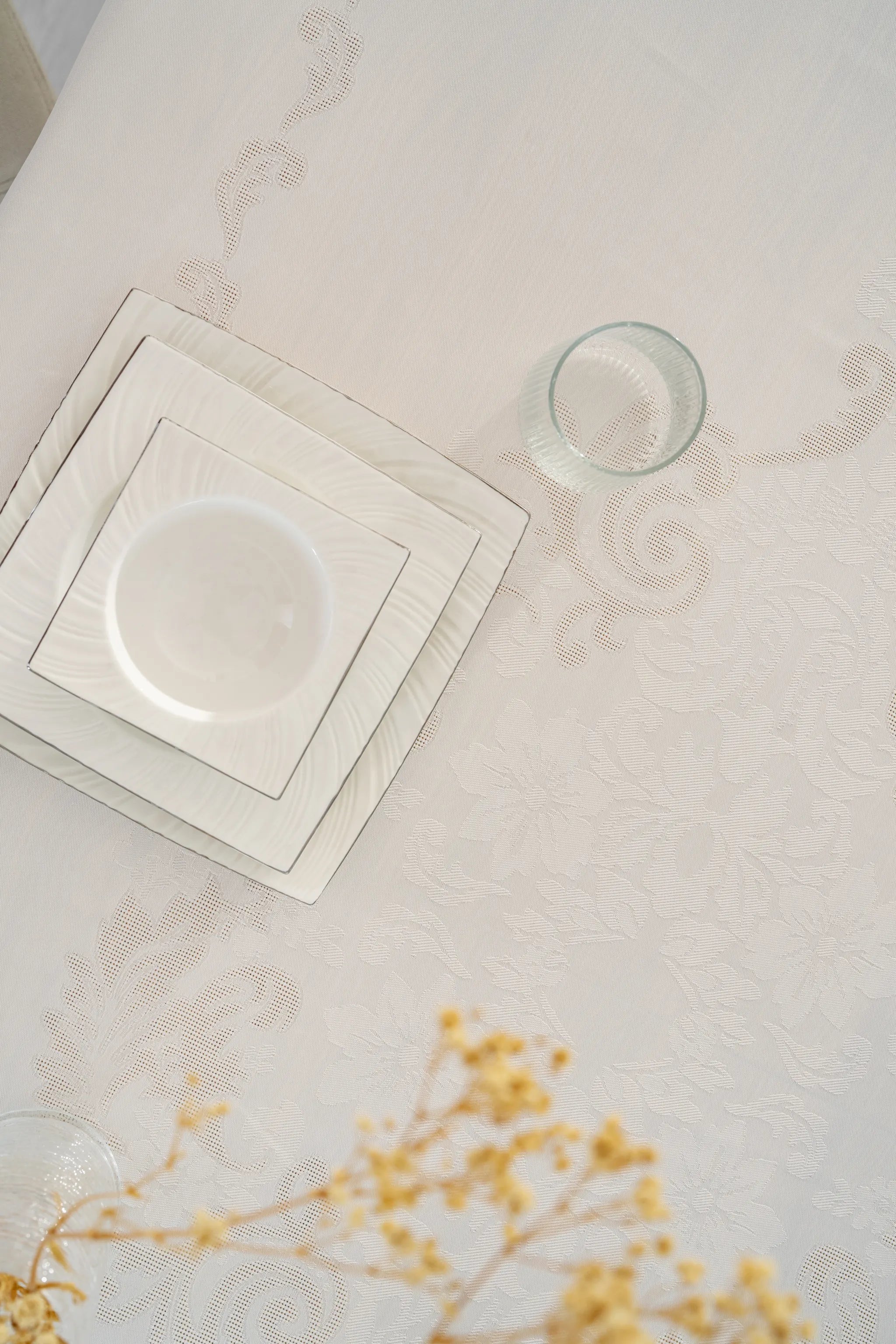 Jumbo Jacquard Tischdecke Creme - Wasserabweisend - 160x220 cm